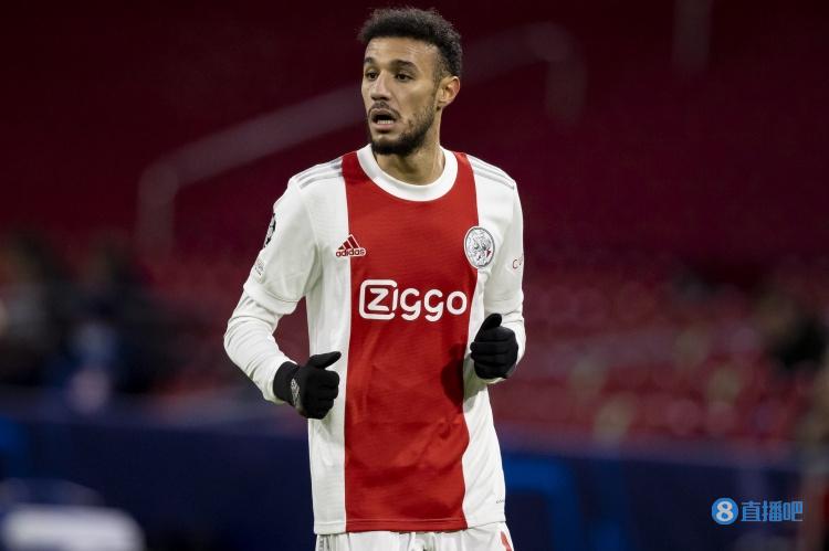 记者：拜仁巴萨争抢马兹拉维，拜仁对完成转会抱很大希望